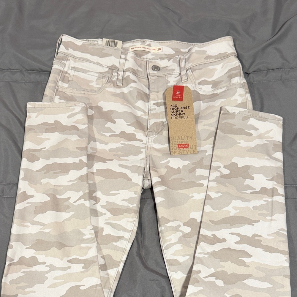 Levi's Beige Camo Pants - Picture 9 of 11